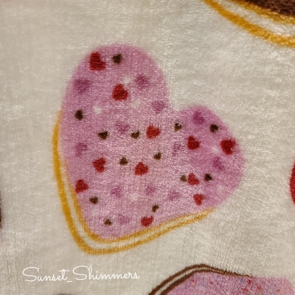 DECO Valentines Heart Donuts Soft Oversized Throw Blanket Home Decor 50"x70" New - Picture 8 of 10